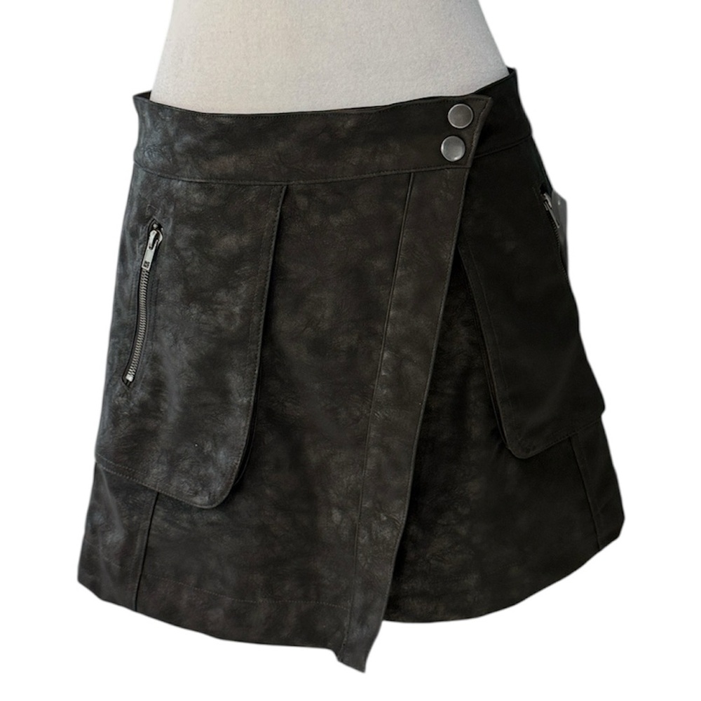 21 Saints Black Faux Leather Wrap Skirt Size L Snap Front Zip Pockets NWT